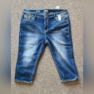 NWT Vigoss Dark Blue Cropped Jeans/Capris